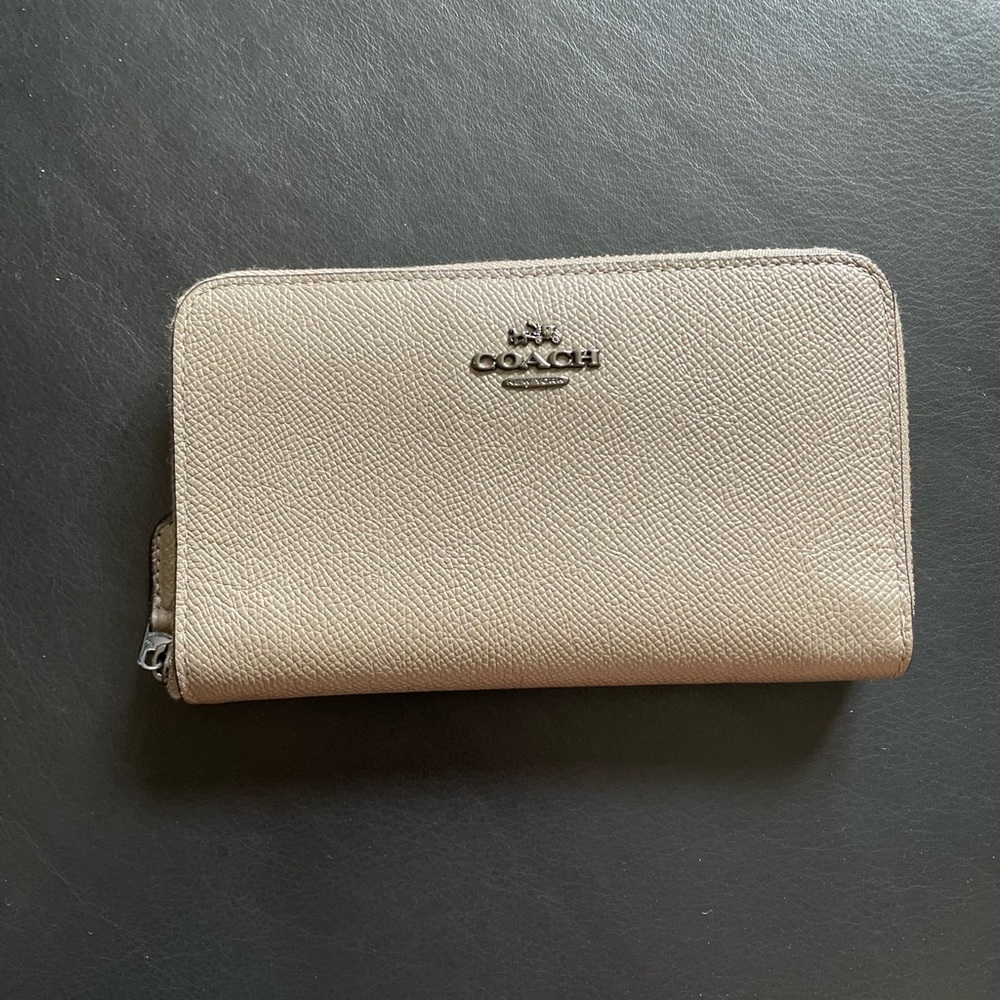 Coach Grey Pebbled Leather Zippered Wallet EUC